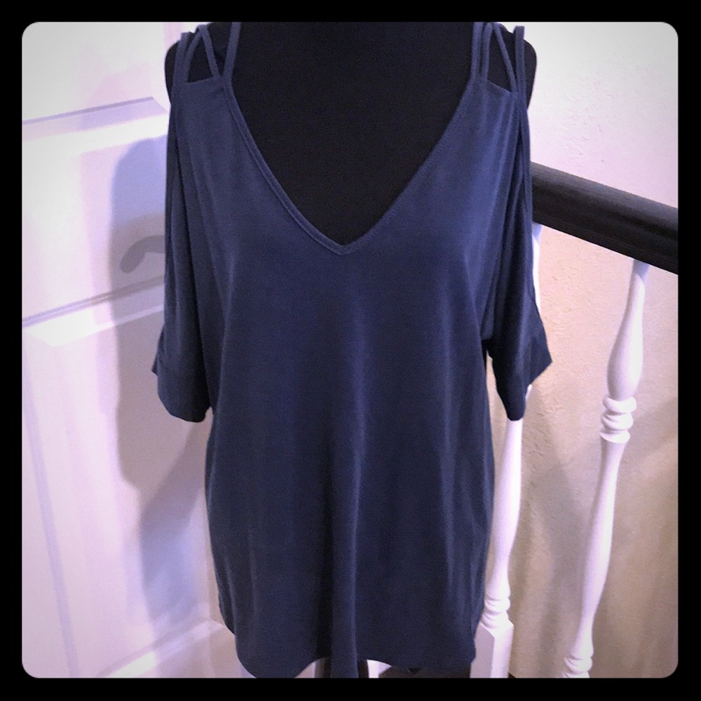 Green envelope women’s top! 💙